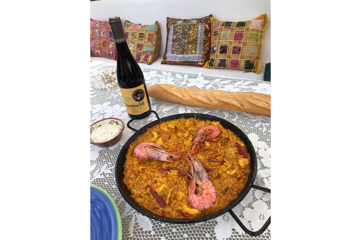Een heerlijke pan paella (op verzoek beschikbaar(