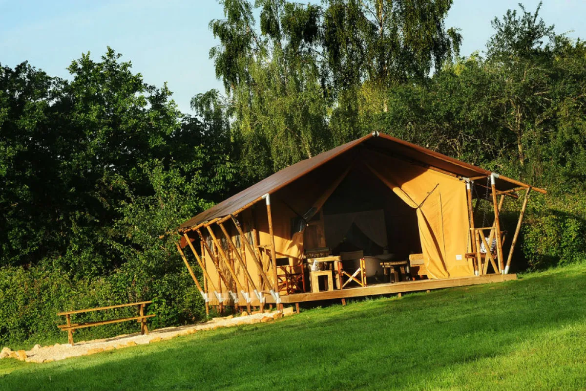 5 luxe safaritenten verspreid over een domein van 3,5 hectare