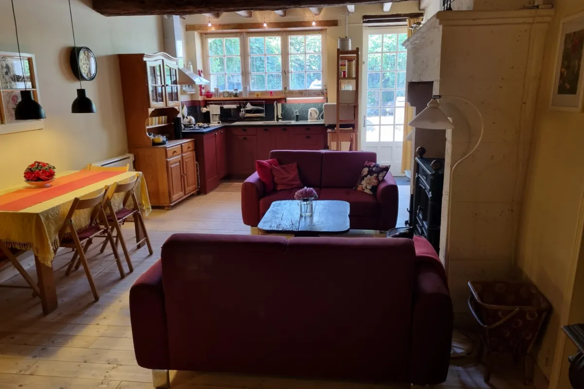 Maisonnette, zit/eetkamer met keuken-hoek