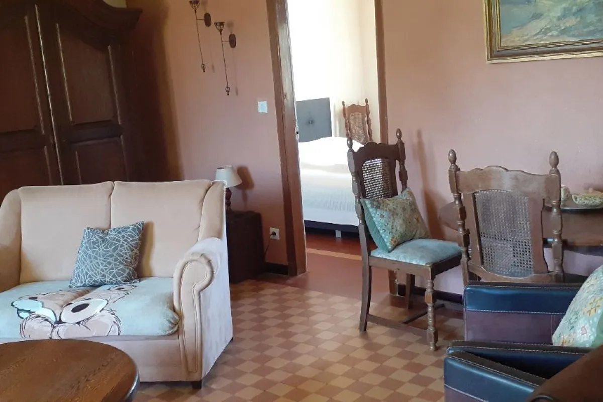 Woonkamer Cerises met slaapkamer beneden