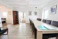 Grote eetkamer van het woonhuis