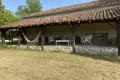 De veranda aan de achterkant van het huis