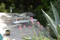 Villa Valbonne prive zwembad ligbedden - picknicktafel